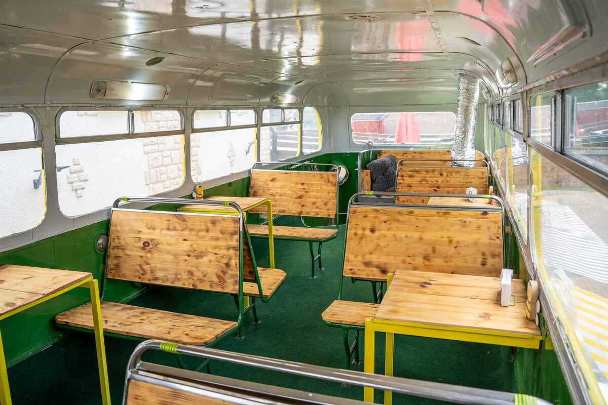 Sitzplätze im Doppeldecker-Bus